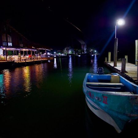 Hotel Y Restaurante Backpackers Rio Dulce Town Exterior foto
