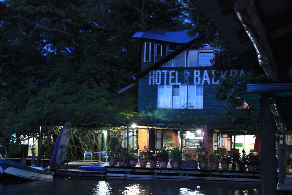 Hotel Y Restaurante Backpackers Rio Dulce Town Exterior foto