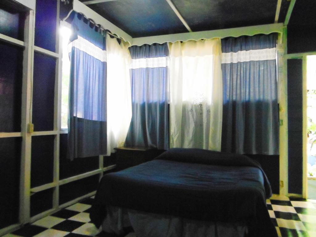 Hotel Y Restaurante Backpackers Rio Dulce Town Quarto foto