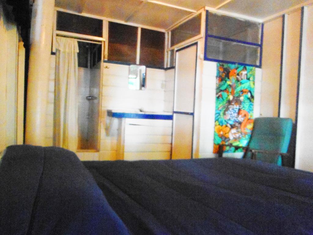 Hotel Y Restaurante Backpackers Rio Dulce Town Quarto foto