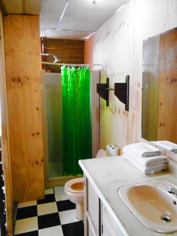 Hotel Y Restaurante Backpackers Rio Dulce Town Quarto foto