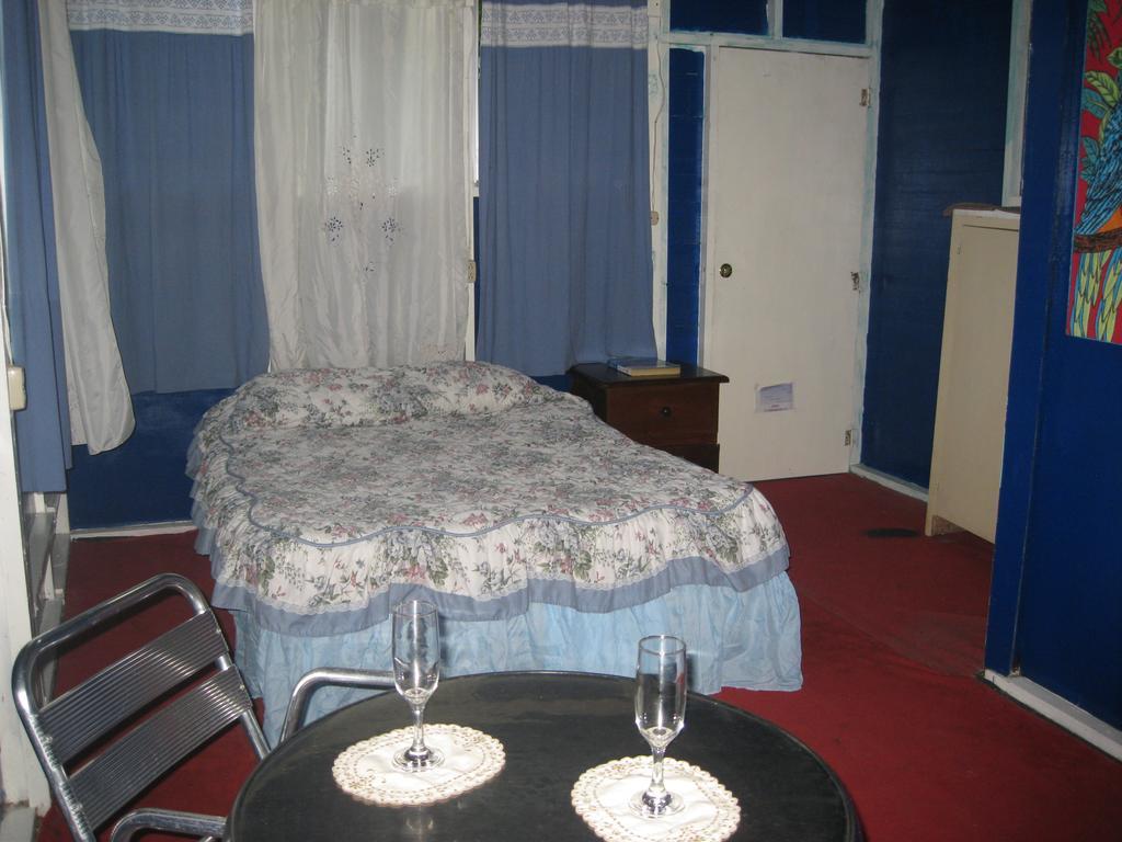 Hotel Y Restaurante Backpackers Rio Dulce Town Quarto foto