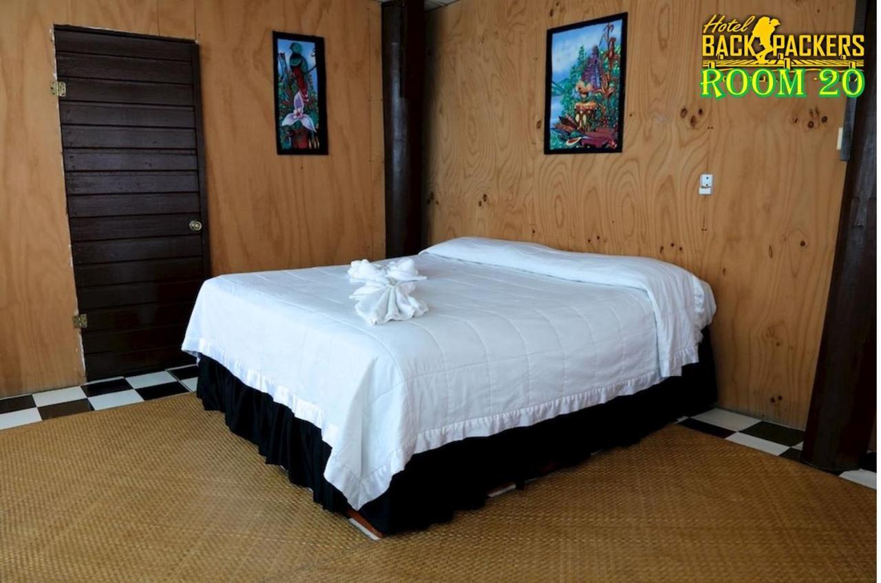 Hotel Y Restaurante Backpackers Rio Dulce Town Exterior foto